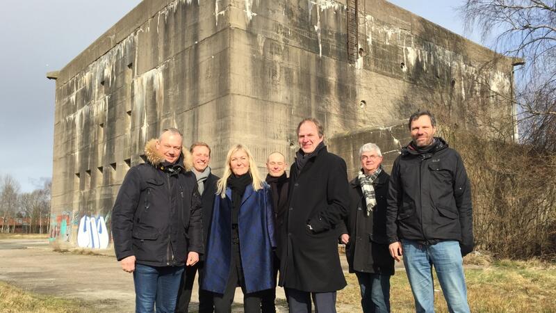 Photo (from left): Mayor Andreas Wagner, Managing Director Frants Nielsen, Architect Dorte Mandrup, Projektarchitekt Daniele Fincato, Councillor for Building and Construction Oliver Leinert, Michael Esken and Hartmut Gundlach (both GGS). City of Wilhelmshaven.